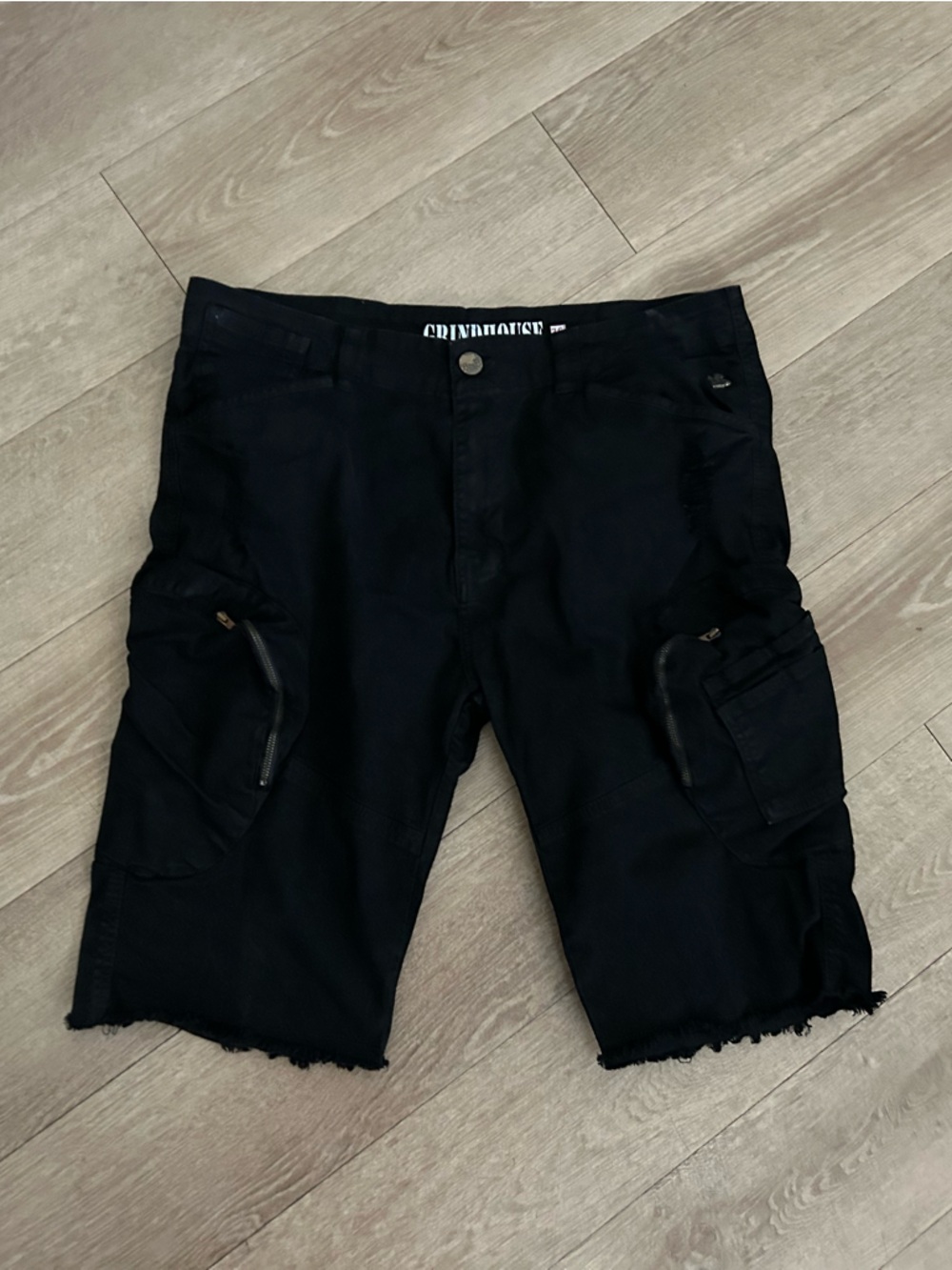 Grindhouse Men Black Frayed Hem Denim Shorts - Picture 7 of 7
